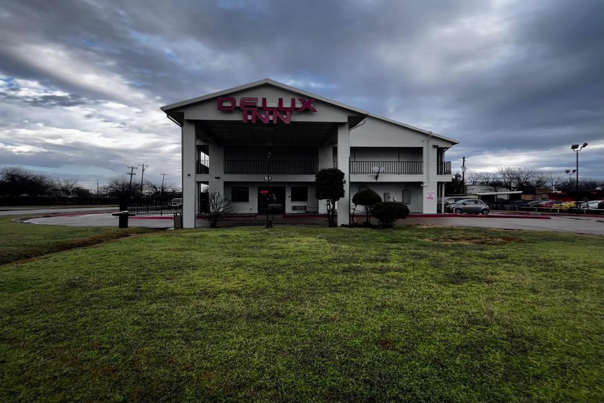 Deluxe Inn Motel By Oyo Grand Prairie Interstate 30 Buitenkant foto