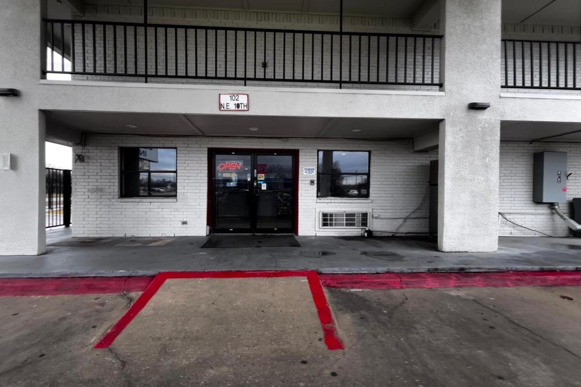 Deluxe Inn Motel By Oyo Grand Prairie Interstate 30 Buitenkant foto